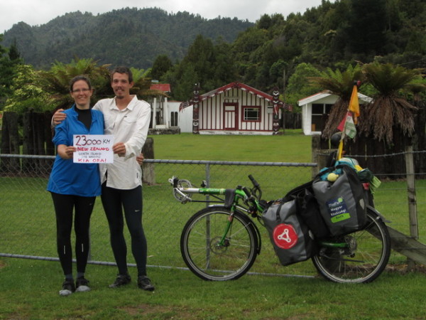 23000km-egy-wharenui-vagyis-egy-maori-kozossegi-haz-elott-uj-zeland-eszaki-szigeten_resize