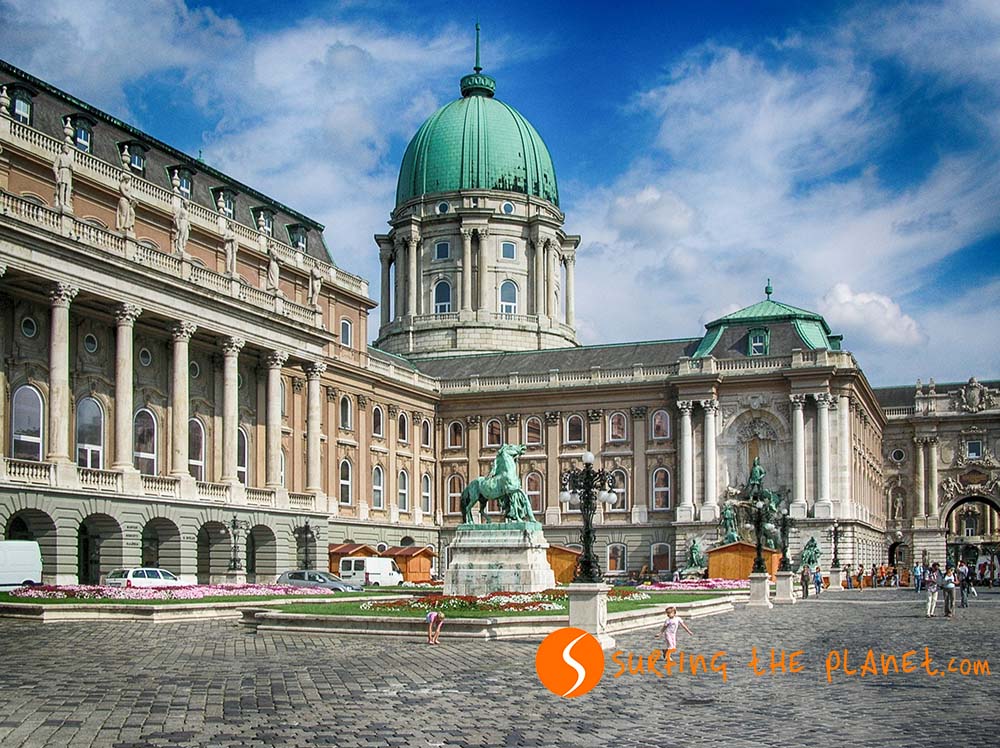 Hazánk hányattatott sorsú királyi palotája.