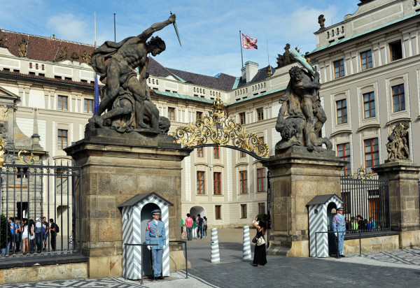 Pragai var bejarata ( Ignaz Platzer_Titánokharca )