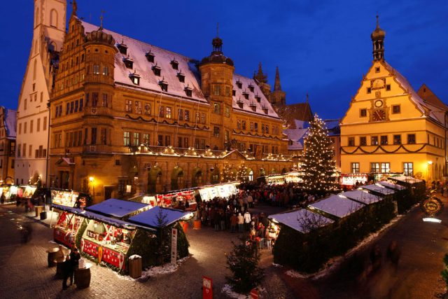 DEU , Deutschland , Rothenburg - Weihnachtsmarkt auf dem Marktplatz | DEU , Germany, Rothenburg - Weihnachtsmarkt auf dem Marktplatz | 