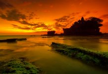 Tanah Lot – sziklatemplom a tengerben