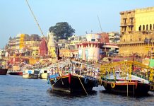 Varanasi – halotti szertartás a Gangesz partján