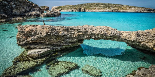 A tengeren Blue-Lagoon_Comino_Malta_02-660x330