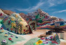 Az Üdvösség Hegy – Salvation mountain