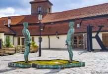 Prága köztéri szobrai – David Cerny nyomában