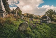 Dél-walesi kalandok romos templomokkal és egy csodás tengerparttal