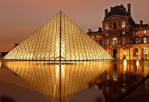 Soha vissza nem térő alkalom – Éjszakázz a Louvre-ban